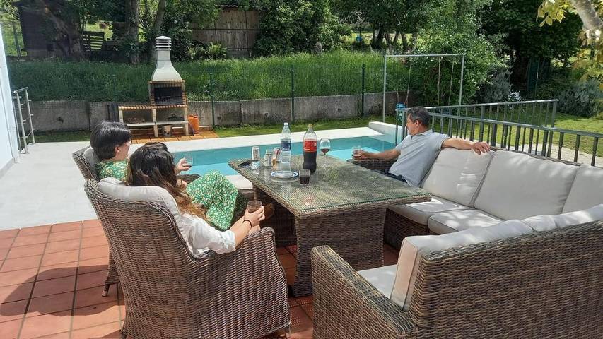 Chalet para 12 personas, con piscina y piscina para niños además de jardín y vistas en Cantabria - 4