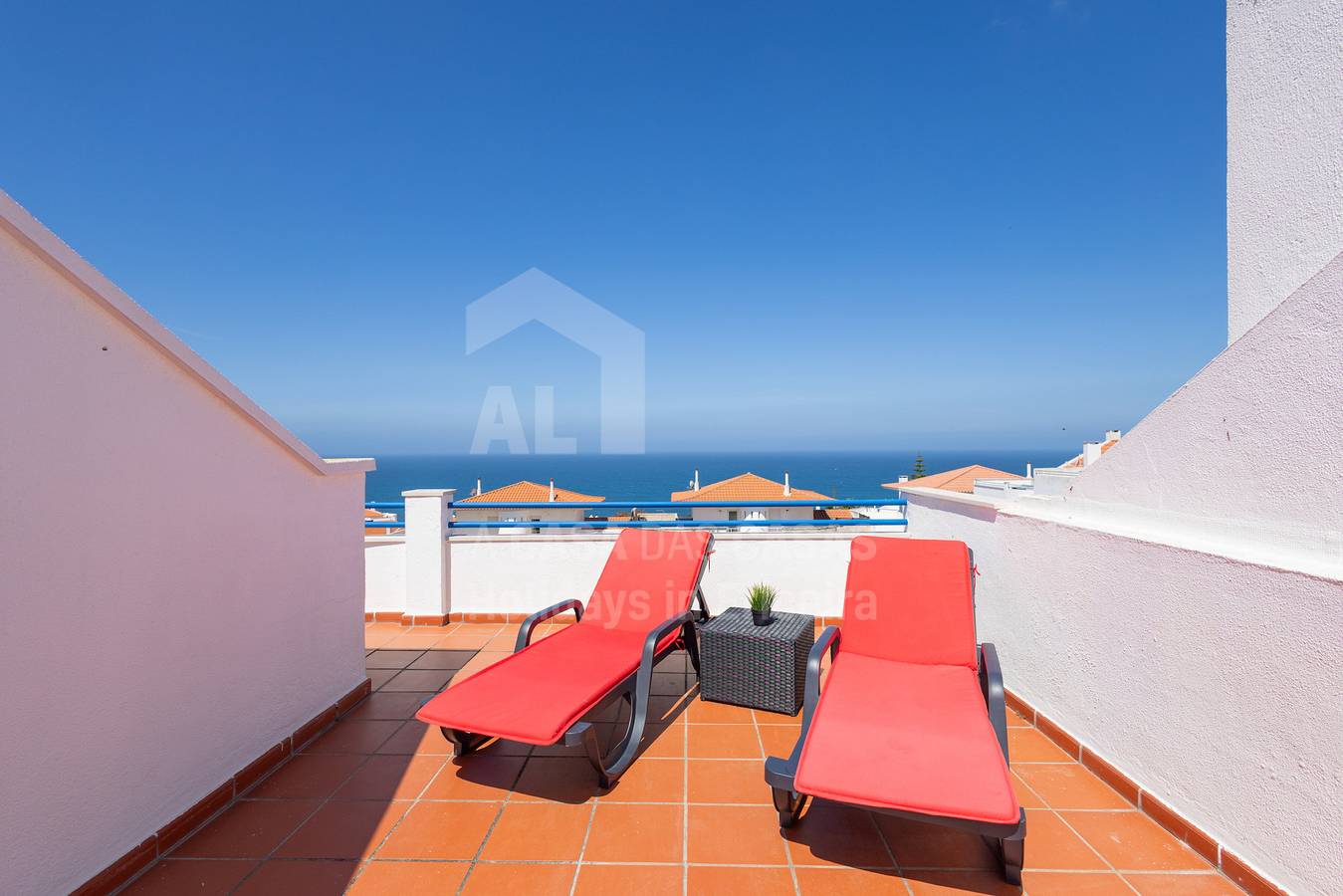 Vacation Rental for 7 Guests in Praia dos Pescadores (Ericeira), Ericeira