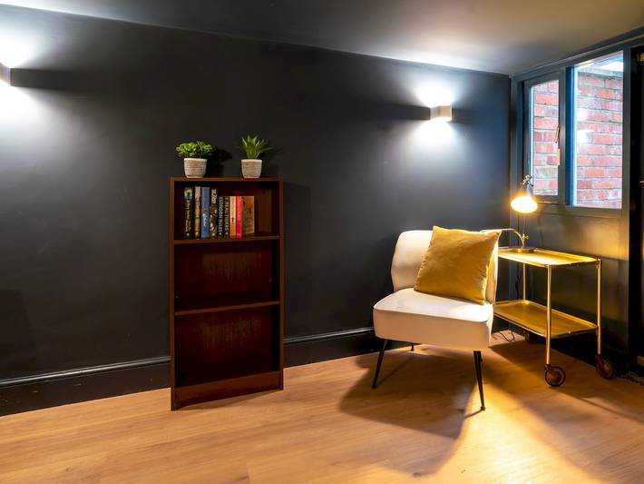 Stylish Grade II listed house - Pass the Keys in Cheltenham, Gloucestershire