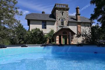 Gîte pour 8 personnes, avec jardin, animaux acceptés à Boulleret