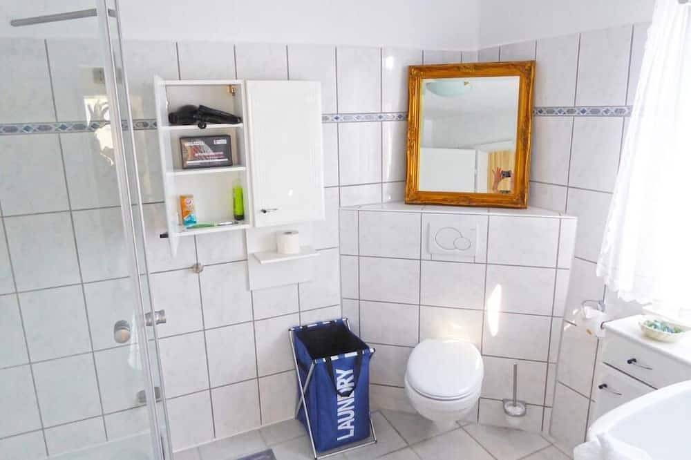 Ganze Wohnung, Komplett ausgestattete Ferienwohnung mit Dachterrasse in Bad Camberg, Taunus