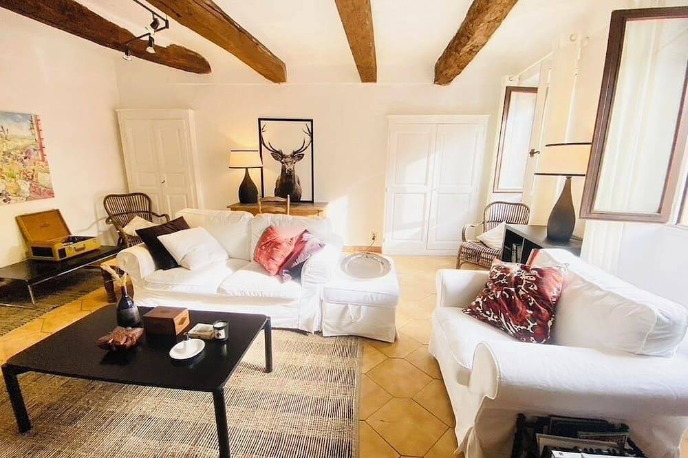 Village house in the heart of Cabris, spacious, elegant, quiet. in Cabris, Cannes region