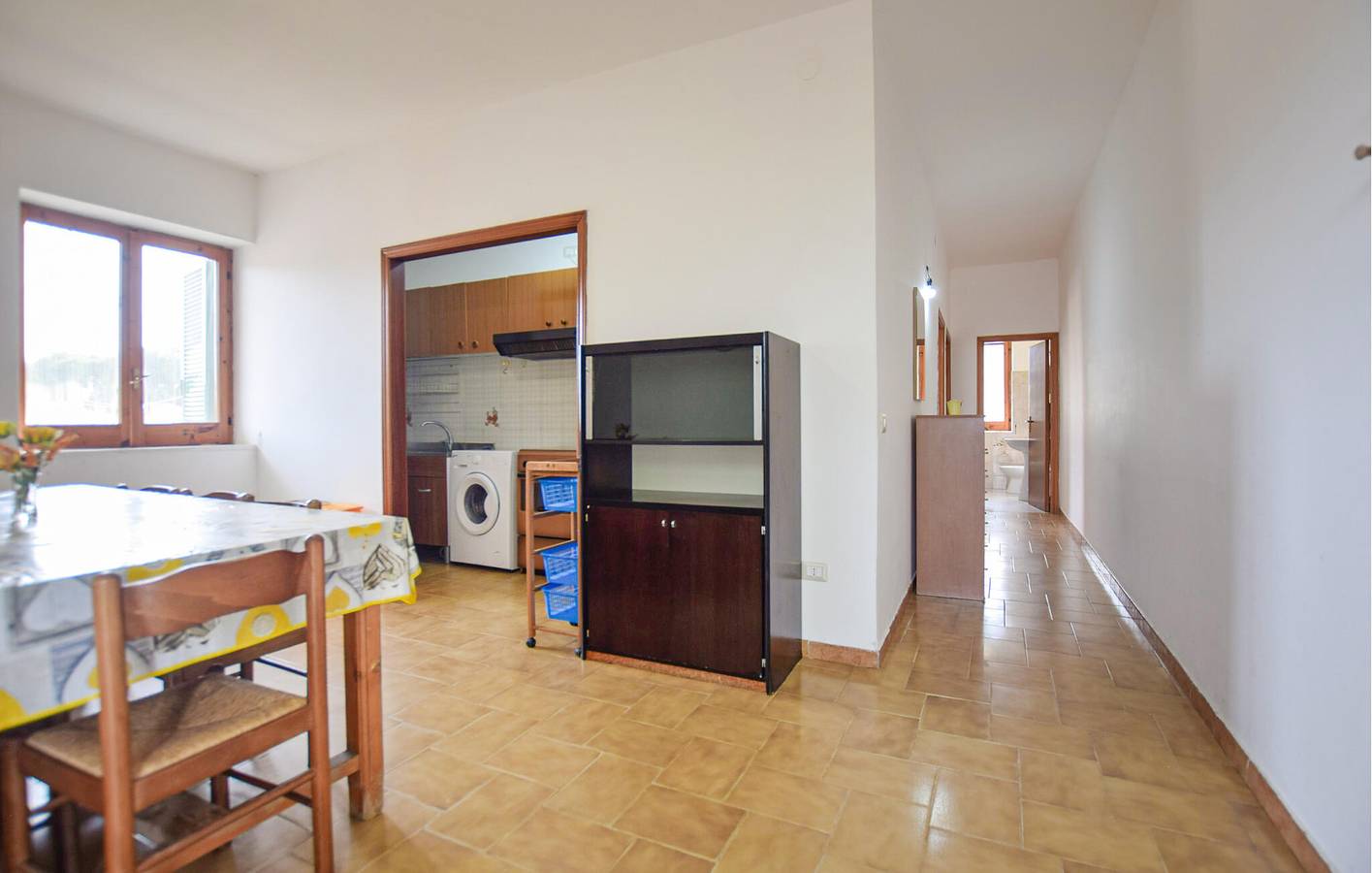 Apartamento vacacional entero, Encantador apartamento en planta alta con aparcamiento y WiFi, a 900 m de la playa. in Casal Velino, Cilento Coast