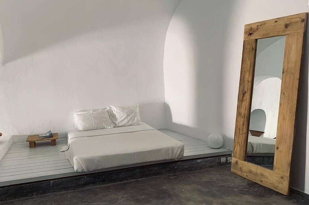 The Red Winehouse | Old winery converted into a stylish villa | close to Oia in Finikia, Santorin