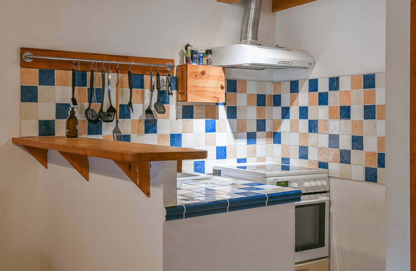 Au pied du château - parking wifi jardin - clg savoie in Saint-Pierre-d'Albigny, Région de Chambéry