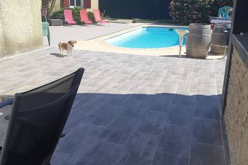 Gîte pour 4 personnes, avec jardin ainsi que terrasse et piscine à Aubord
