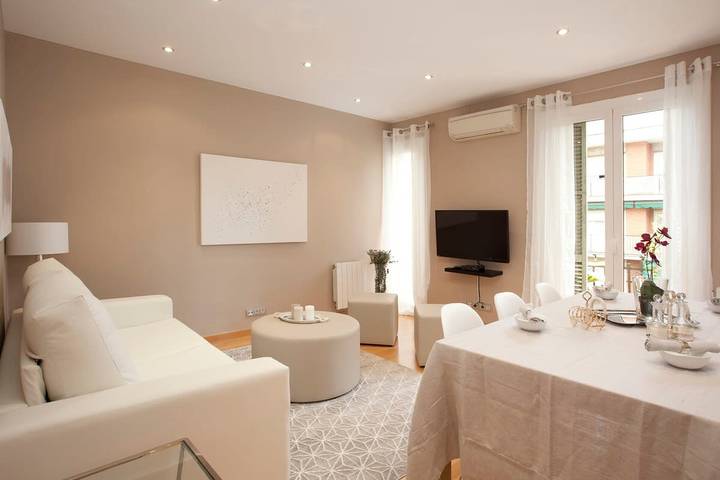 Ganze Wohnung, Gran Via modern and bright 3Bd with terrace in Barcelona Zentrum, Barcelona