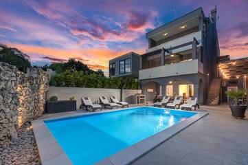Villa für 12 Personen, mit Pool und Ausblick sowie Garten in Crikvenica