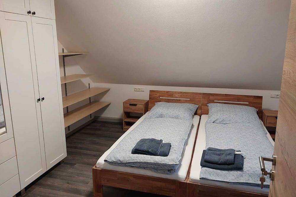 Ganze Wohnung, Großzügige Ferienwohnung(95qm) mit 3 Schlafzimmern in Neunburg vorm Wald, Naturpark Oberpfälzer Wald