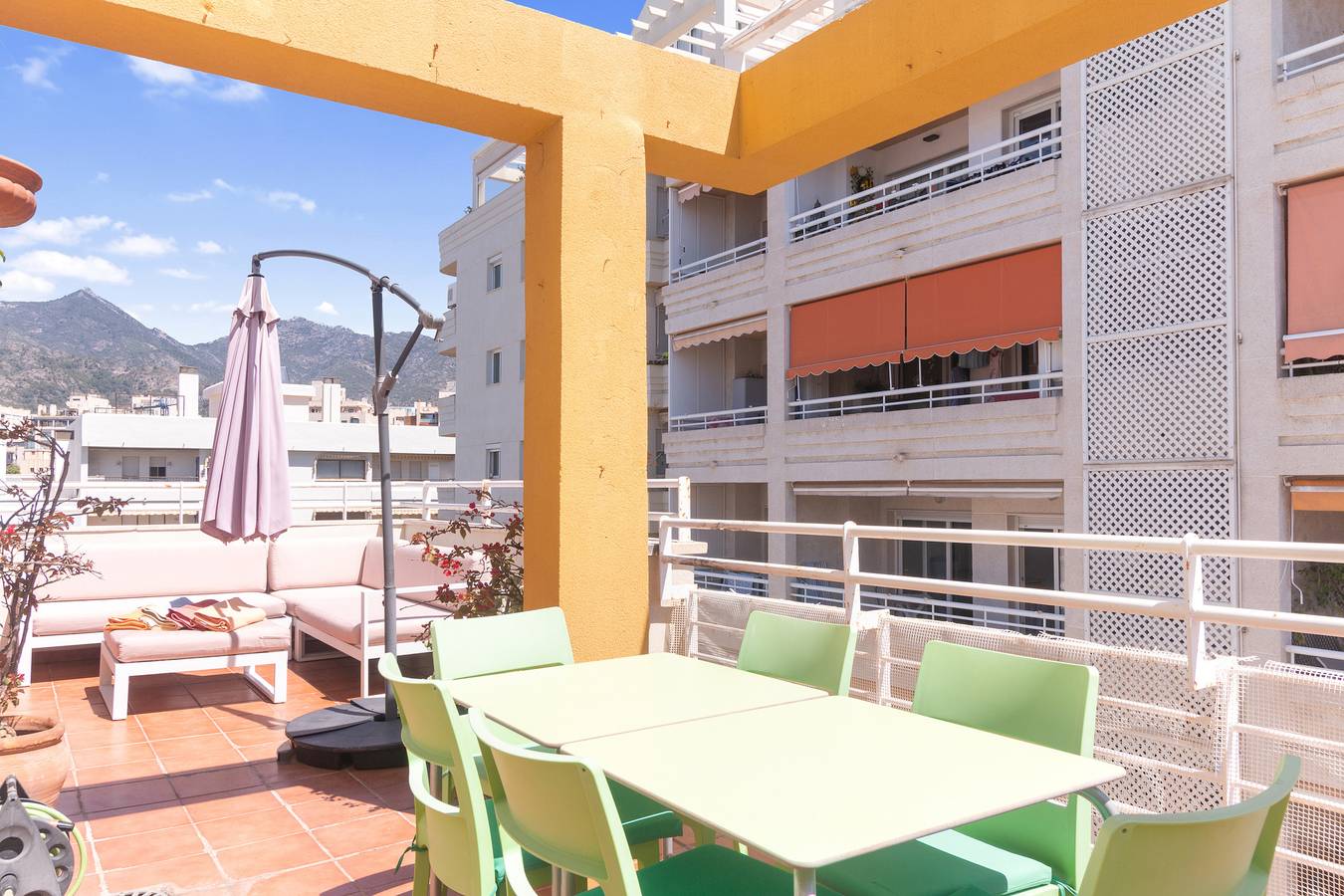 Entire apartment, Apartment 'Penthouse' with Sea View, Wi-Fi and Air Conditioning in Marbella Centre, Marbella