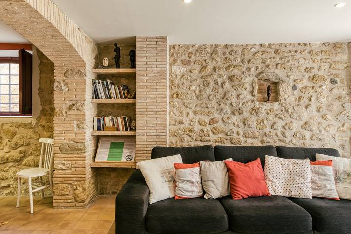 Casa de vacaciones 'Vermella' con Wi-Fi in Báscara, Alt Empordà