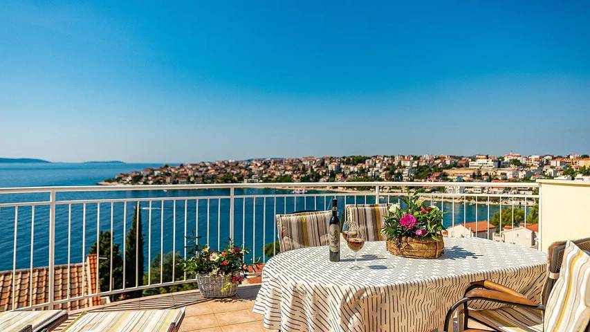 Villa pour 12 personnes, avec balcon ainsi que piscine et sauna à Okrug Gornji - 3