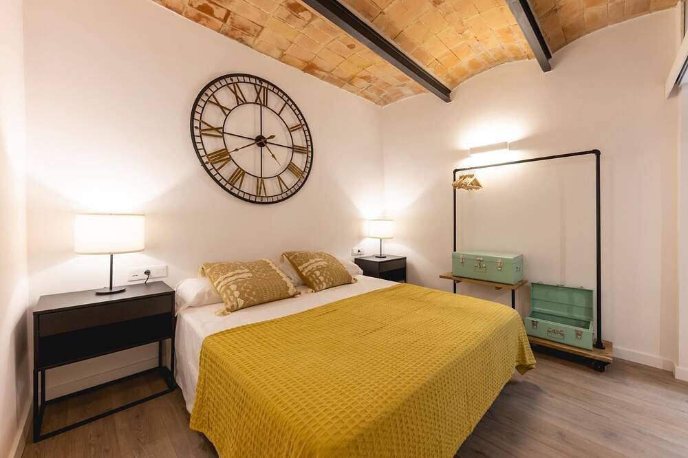 Entire apartment, Entresol A - Holiday Apartment Rental in Girona | Bravissimo in Girona, Gironès