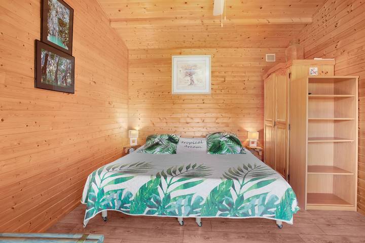 Chalet 'Joli En Bois' avec Terrasse Privée, Wi-Fi et Climatisation in Roquebrune-sur-Argens, Côte méditerranéenne (France)
