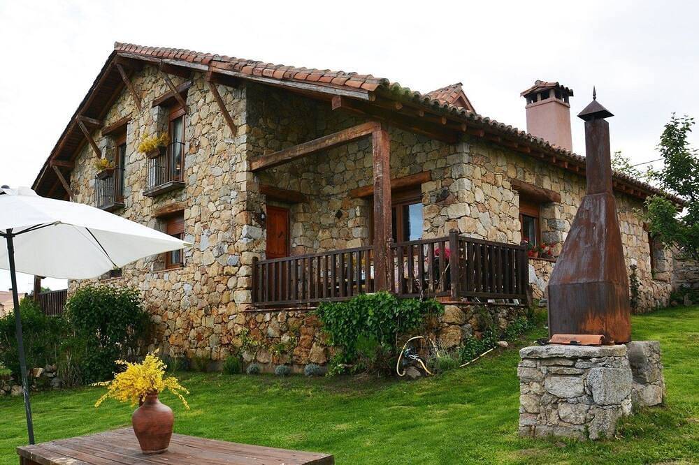 Una casa especial para disfrutar del cielo nocturno de Gredos, Reserva Starlight in Navarredonda de Gredos, Provincia de Ávila