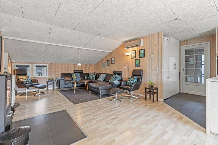 Beautiful holiday home with sauna and Nordic hot tub in fantastic surroundings in Blavand, Varde Region