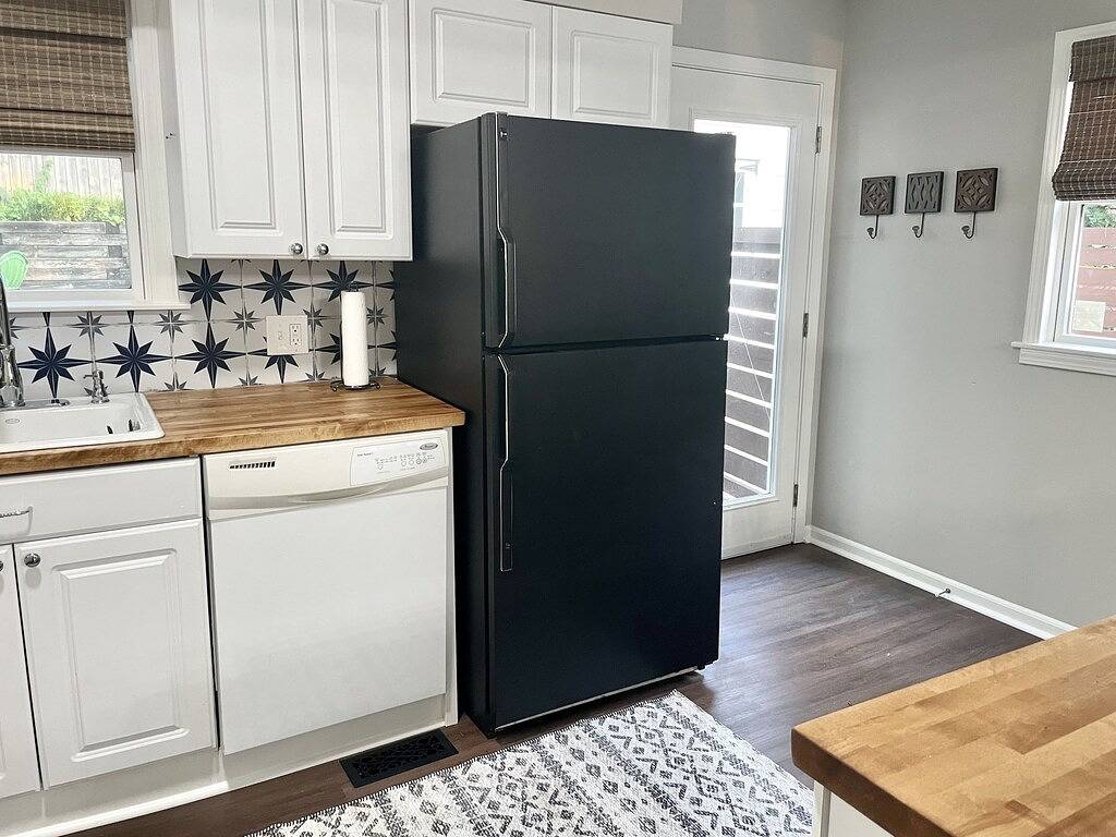 2 bed, 2 bath West Plaza House, yard, parking! in Kansas City, Missouri