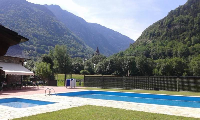 Location de vacances pour 7 personnes, avec piscine et vue dans Arties - 2