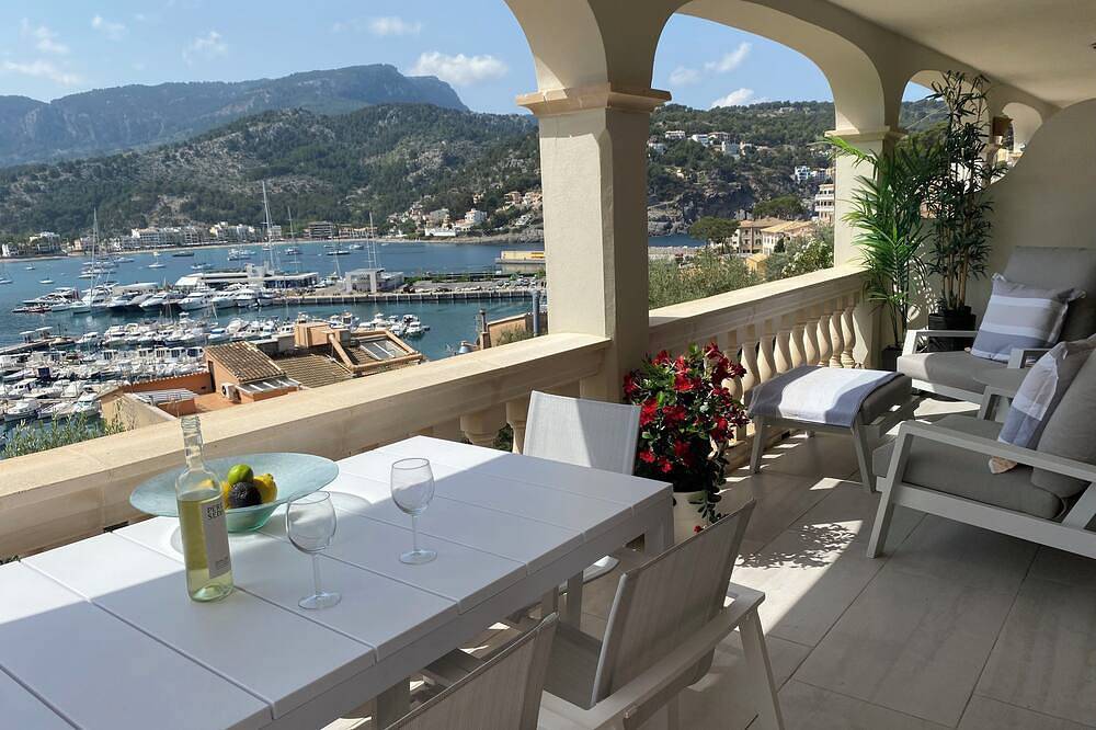 Entire apartment, Beautiful apartment  with fantastic sea views, wi-fi and private parking in Port de Sóller, Sóller