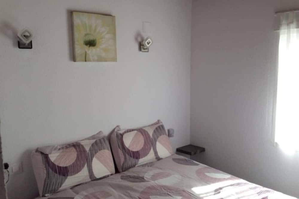 Detached villa with pool, 10km from Benidorm and 5km from the seaside in Altea in la Nucia, Costa Blanca