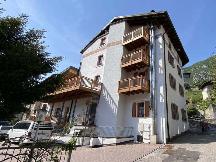 Hôtel pour 2 personnes, avec jacuzzi ainsi que sauna et terrasse, animaux acceptés à Molina di Ledro - 2