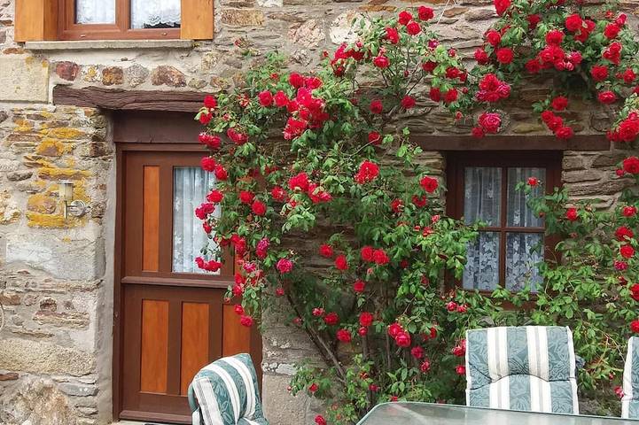 Gîte pour 6 personnes, avec piscine et jardin, animaux acceptés à Saint-Connec