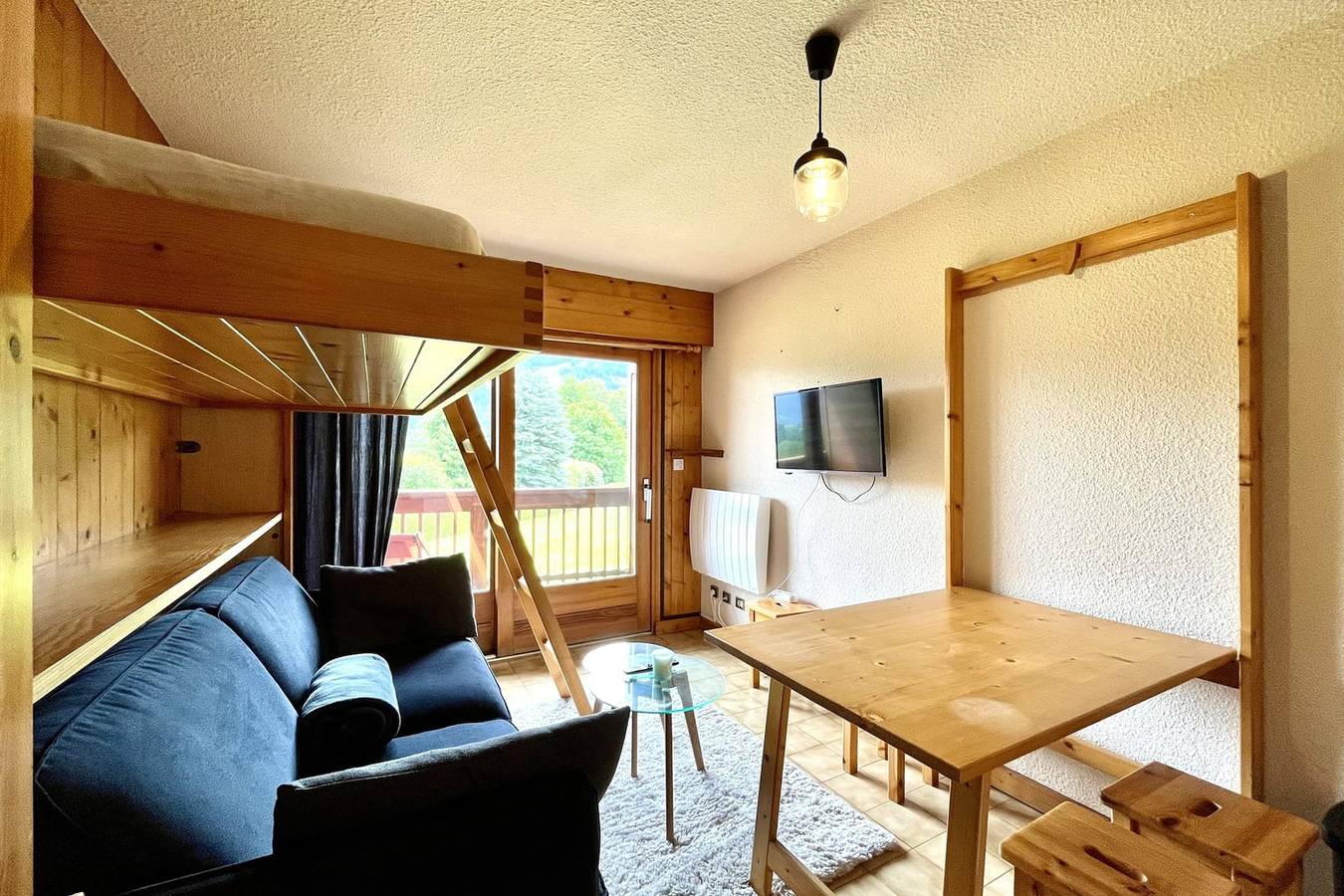 Estudio entero, Mont-Blanc view studio & hiking trailhead! in Combloux, Pays du Mont-Blanc