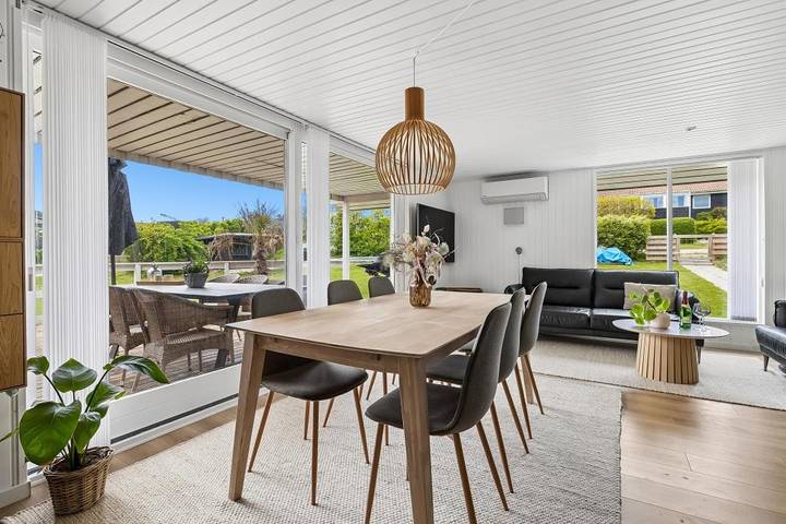 Gemütliches, frisch renoviertes Ferienhaus nahe Følle Strand in Følle Strand, Süddjursland