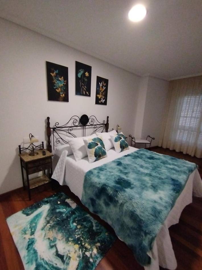 Ganze Wohnung, Apartment 'Son' mit Meerblick, Balkon und Wlan in Praia da Concha (Cee), Cee