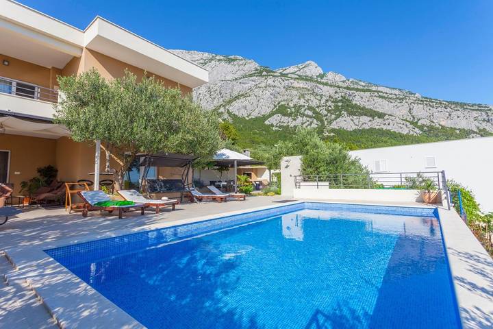 Villa für 10 Personen, mit Garten und Pool in Makarska
