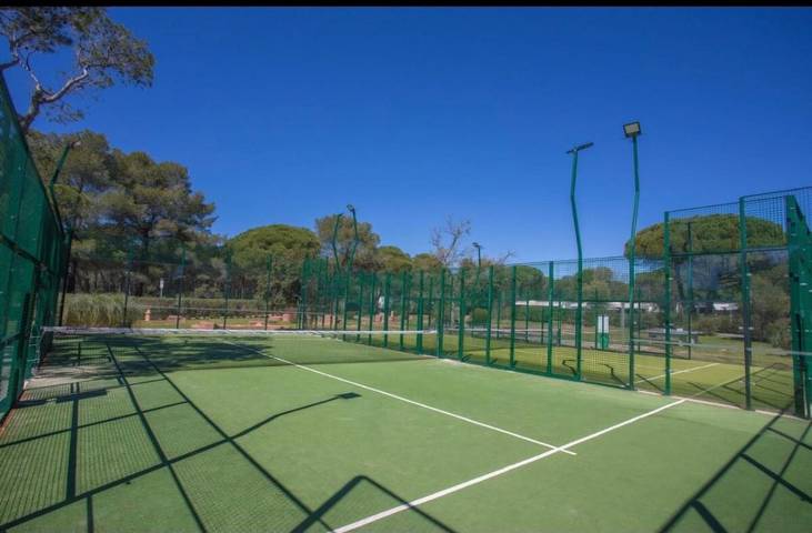Camping pour 6 personnes, avec jacuzzi et terrasse ainsi que jardin et piscine à Puget-sur-Argens - 3