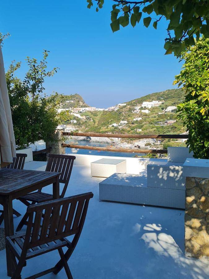 Villa per 9 persone, con panorama e balcone nonché giardino a Ponza