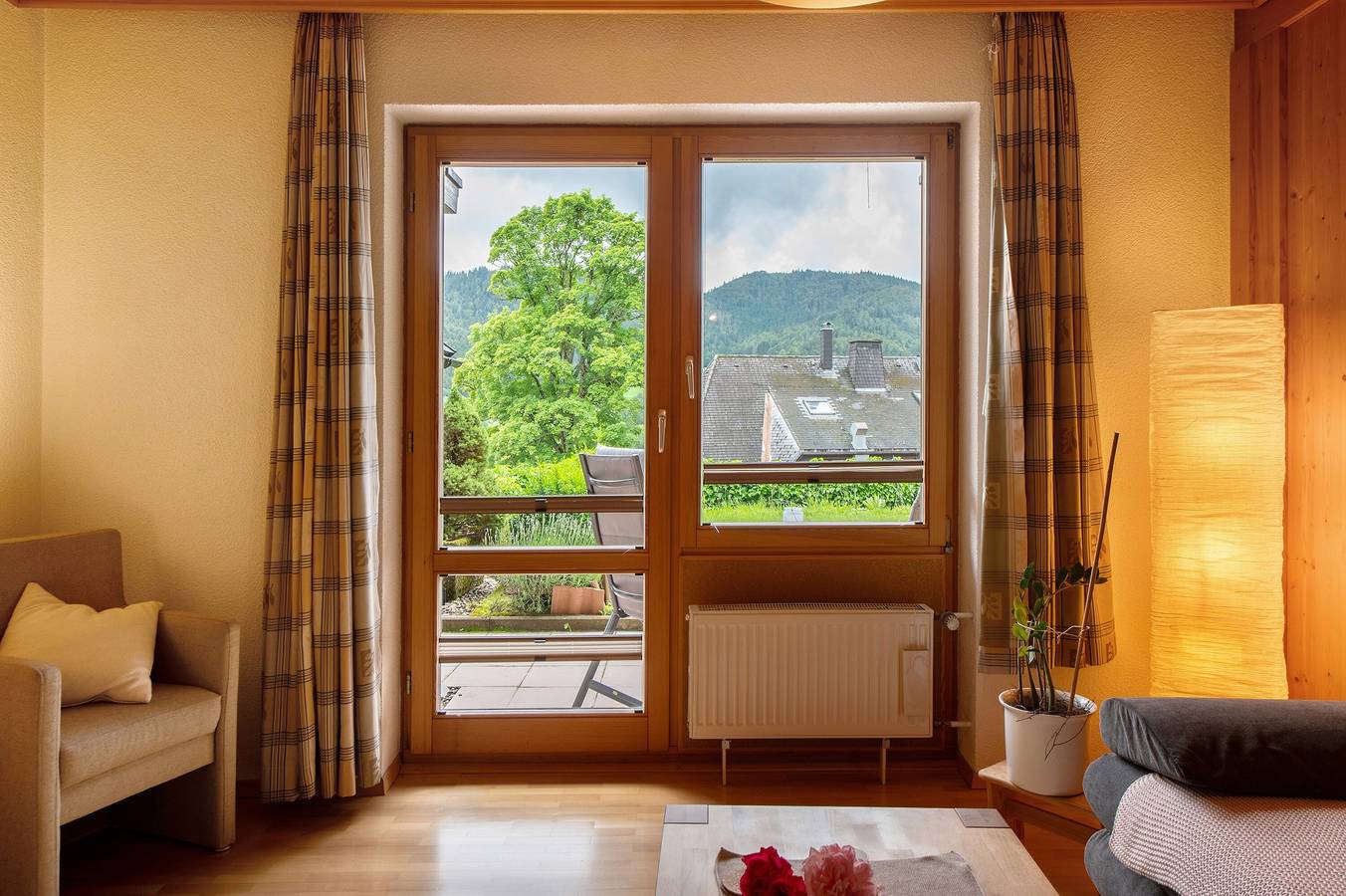 Ganze Wohnung, Ferienwohnung Ahorn" mit Bergblick, privater Terrasse und Wlan in Bernau im Schwarzwald, Südschwarzwald