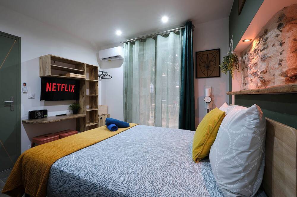 Appartement entier, Studio Cosy avec Clim Cour Privative – Proche Cité in Carcassonne, Région de Carcassonne