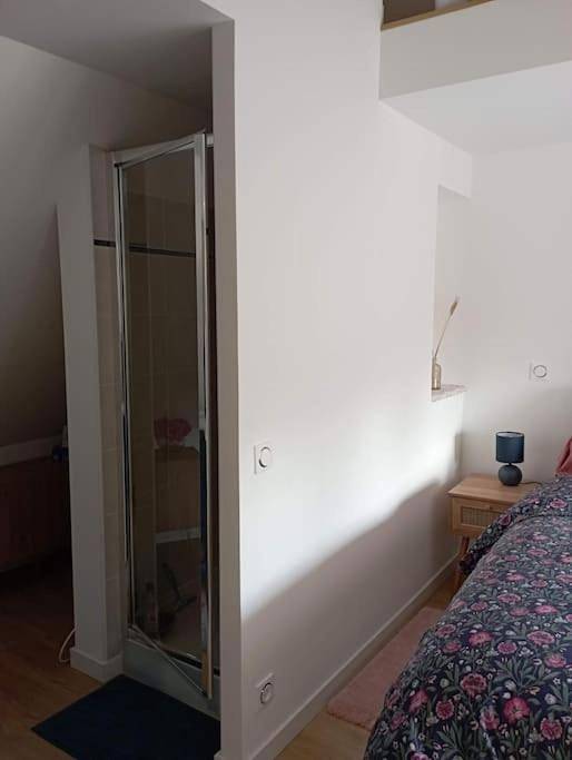 1 Chambre lit double dans petite maison indépendante, au calme in Seine-Port, Seine-et-Marne