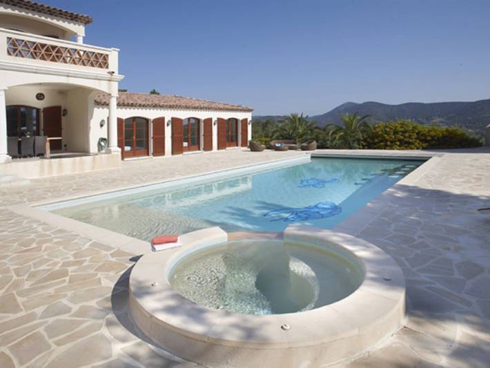 Villa pour 12 personnes, avec Balcon et Terrasse ainsi que Jardin et Piscine à Sainte-Maxime