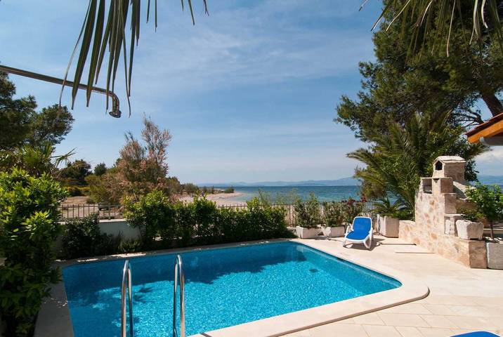Villa pour 8 personnes, avec jardin ainsi que vue et piscine, animaux acceptés dans Brac - 3