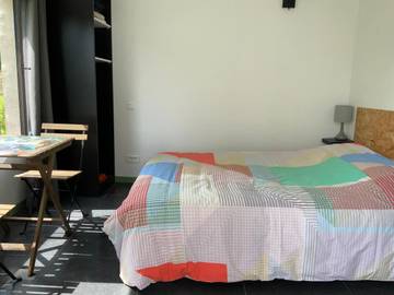 Gîte pour 2 personnes, avec vue et jardin à Thaims
