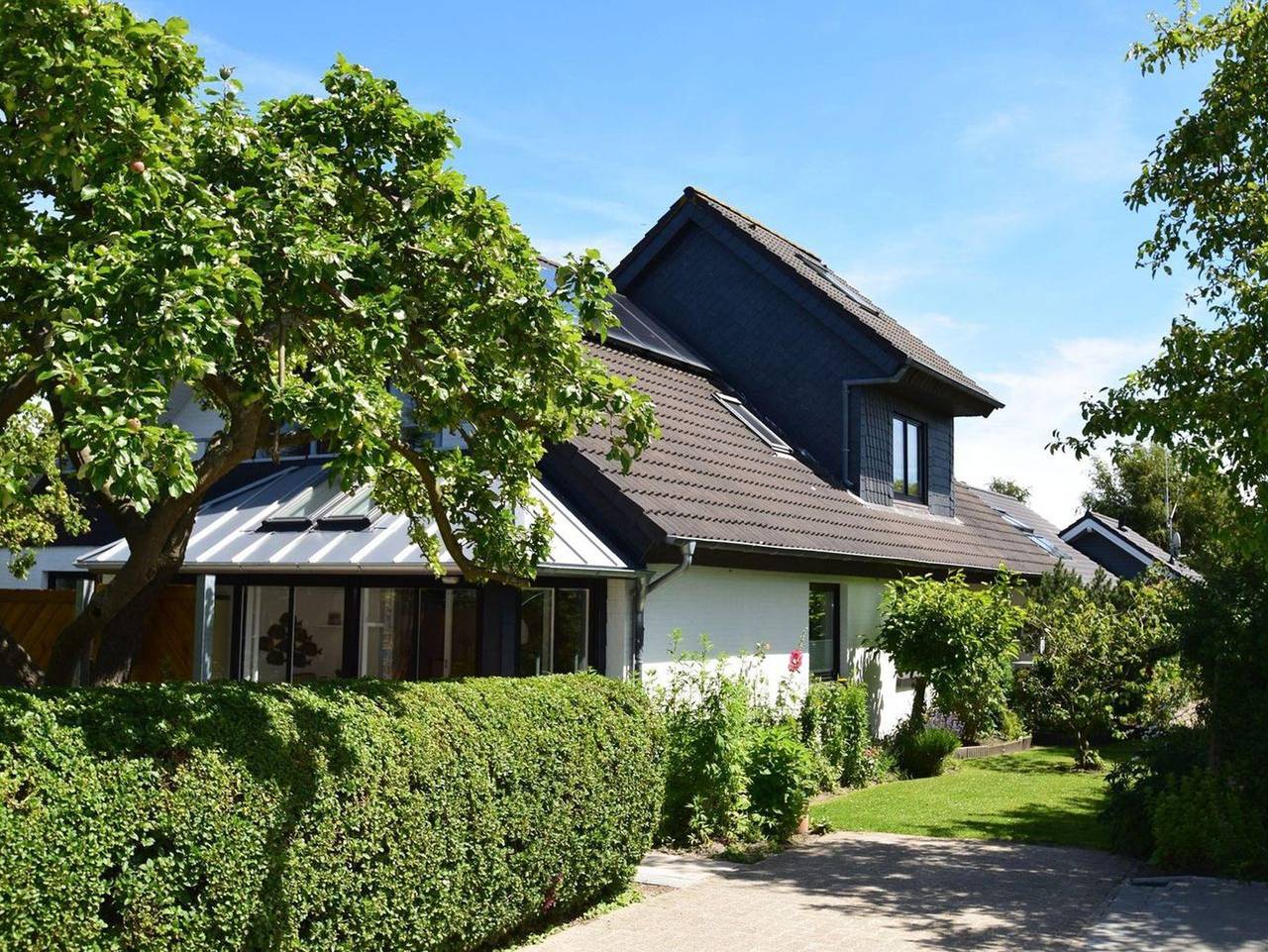 Haus Vereinsallee - Wohnen im Grünen für bis zu 8 Personen, im Zentrum von Büsum in Hafen Büsum, Büsum