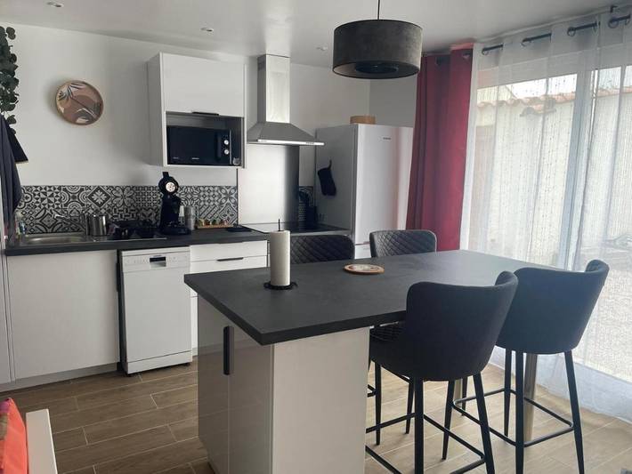 Gîte pour 5 personnes, avec Terrasse ainsi que Piscine et Vue à Saint-Féliu-d'Avall
