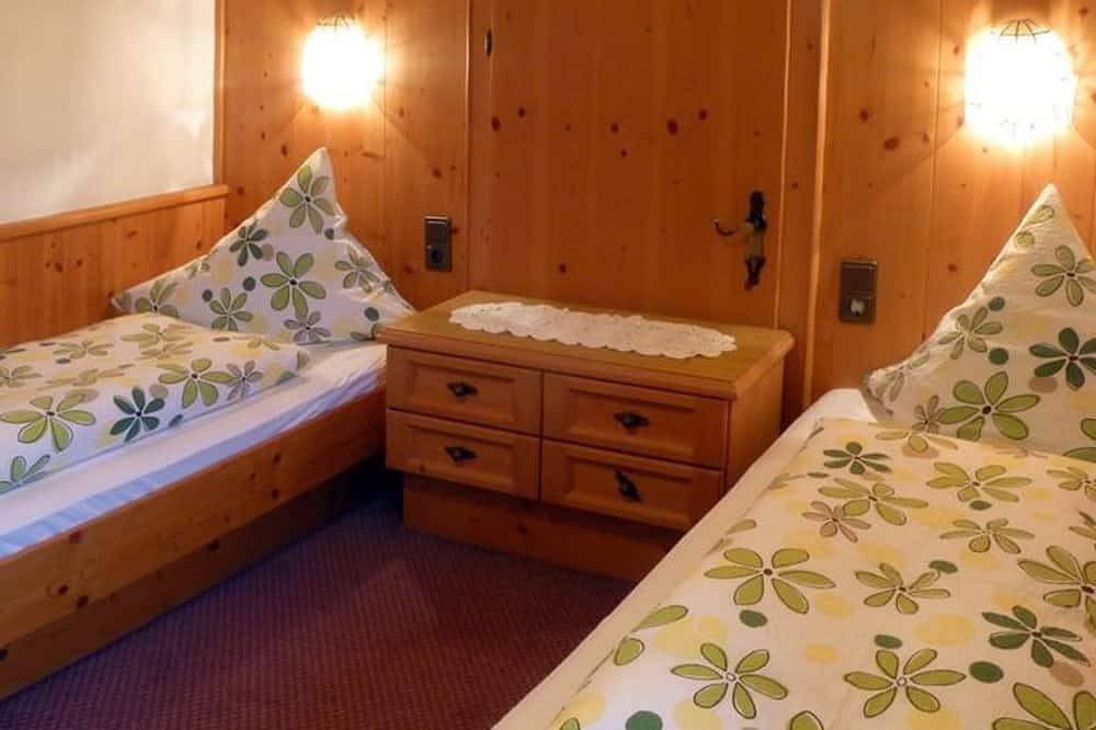 Suite \"Eagle's Nest\" f. 2-5 pers. - Pension Alpenhof - Feel-good pension in Obsteig, Tyrolean Upperland Region