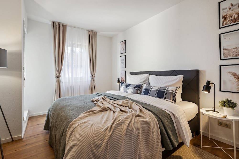 Entire apartment, Comfort Apartment-up to 4 pers-Neunkirchen City-Parking lot-Garage-Wifi-Bathroom-Balcony in Neunkirchen, Saarland