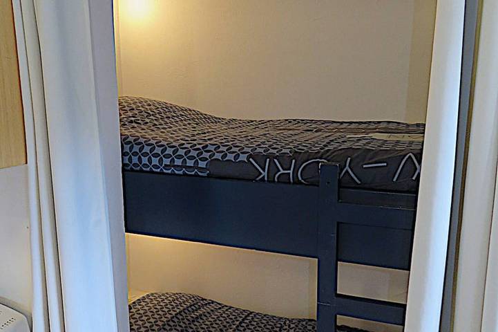 Appartement entier, Magnifique appartement 3 étoiles dans villa proche Cannes, Airco-WIFI-Jardin-BBQ in Mandelieu-la-Napoule, Côte méditerranéenne (France)