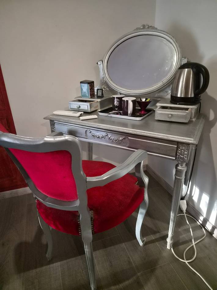Chambre d’hôtes « Chambre des Délices » avec terrasse privée, Wi-Fi et climatisation in Ars-les-Favets, Puy-de-Dôme
