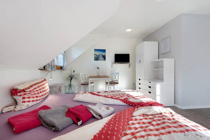 Habitación 'Doppelzimmer Swiss' con vistas al lago y Wi-Fi in Strandbad Meersburg, Meersburg