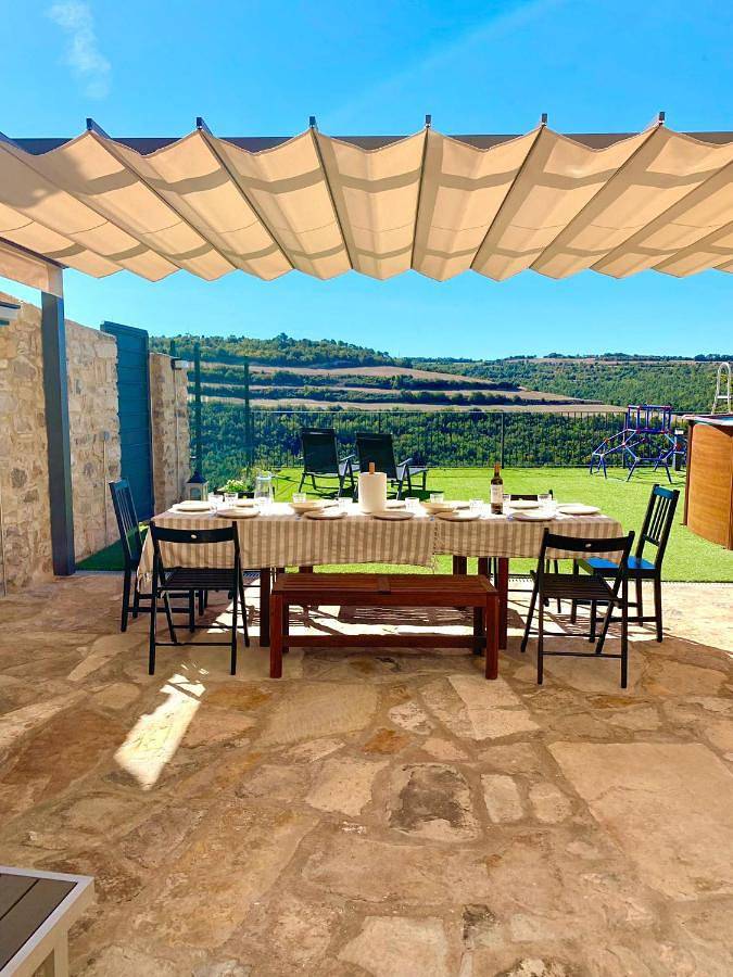 Casa de vacaciones para 14 personas, con jardín y piscina además de vistas y piscina para niños, Se admiten mascotas - 1