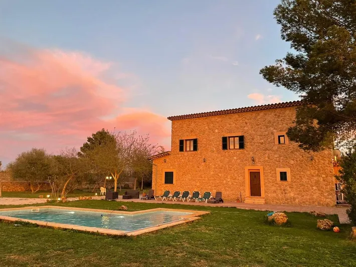 Chalet para 8 personas, con jardín además de piscina y jacuzzi - 1