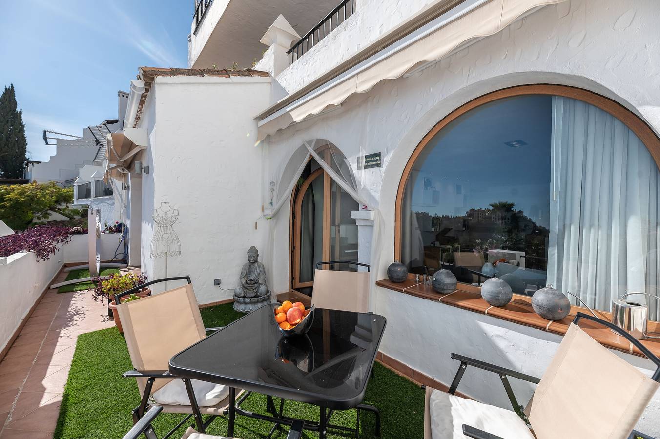 Entire apartment, Apartment 'Amazing View Marbella' with Sea View, Wi-Fi and Air Conditioning in El Castillo de la Heredia, Benahavís