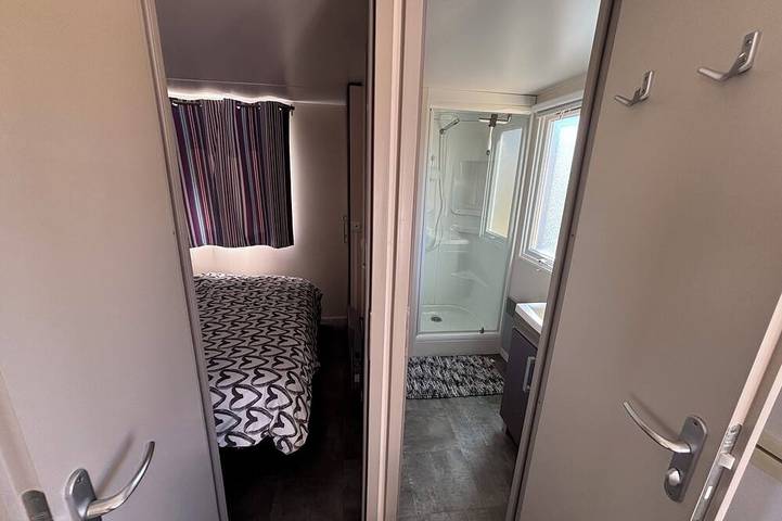 A 1 min 50 de la plage. bungalow 2 chambres. in Sainte Cécile Plage, Camiers