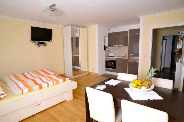 Ferienwohnung für 7 Personen, mit Whirlpool und Terrasse sowie Garten und Sauna in Seeshaupt - 2